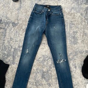 BDG JEANS SIZE 25
